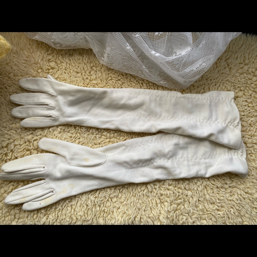 Vintage White Ruched Evening Gloves
